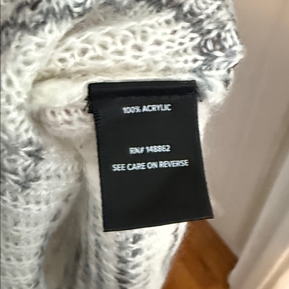 Torrid Pullover Sweater gray, and white size 2 - Picture 5 of 5